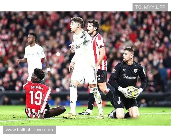 当年皇马定海神针，如今曼联救命稻草？30岁卡塞米罗真能填上后腰的巨坑吗？