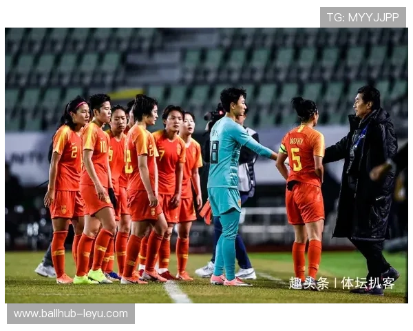 越南队队长阮公凤率队迎战强敌，展现顽强拼搏精神